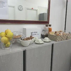 https://holden-house.barihotels.org